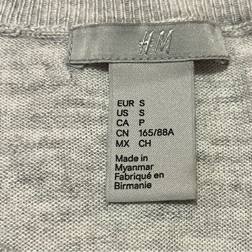 H&M marked lightweight sweater size S - Picture 7 of 7